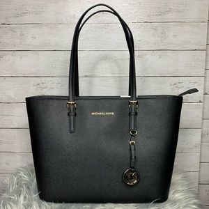 🆕 Michael Kors jet set top zip leather tote…